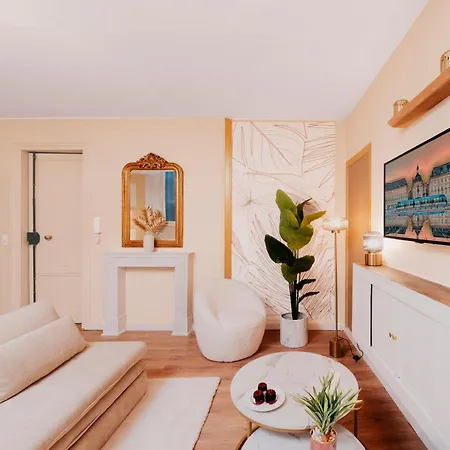 2-bedroom With Free Parking And High-speed Wi-fi *