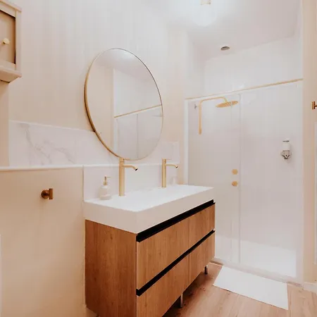 아파트 2-bedroom With Free Parking And High-speed Wi-fi *
